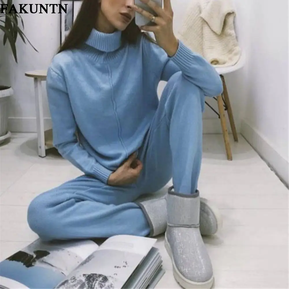 Костюм спортивный женский из свитера с высоким воротником и брюк
Костюм спортивный женский из свитера с высоким воротником и брюк