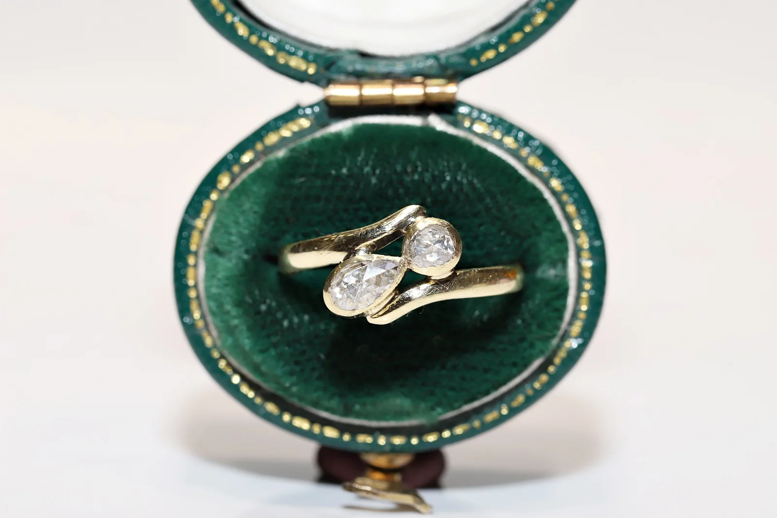 Vintage Original Art Nouveau Style 14k Gold Natural Diamond Decorated Amazing Ring
Vintage Original Art Nouveau Style 14k Gold Natural Diamond Decorated Amazing Ring