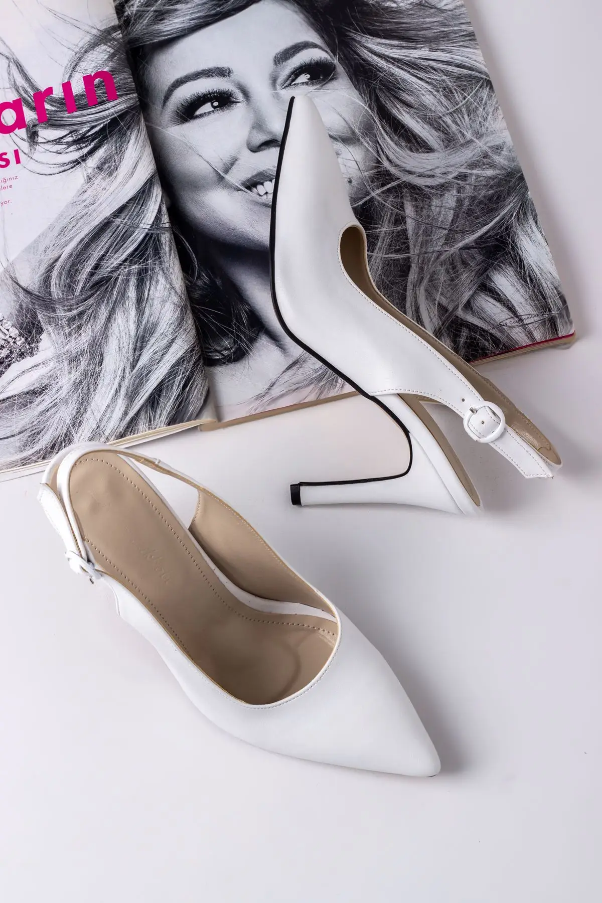 WOMEN BEHIND ON 2 DIFFERENT COLOR STLETTO SHOES new season high heels sexy women's fashion
WOMEN BEHIND ON 2 DIFFERENT COLOR STLETTO SHOES new season high heels sexy women's fashion