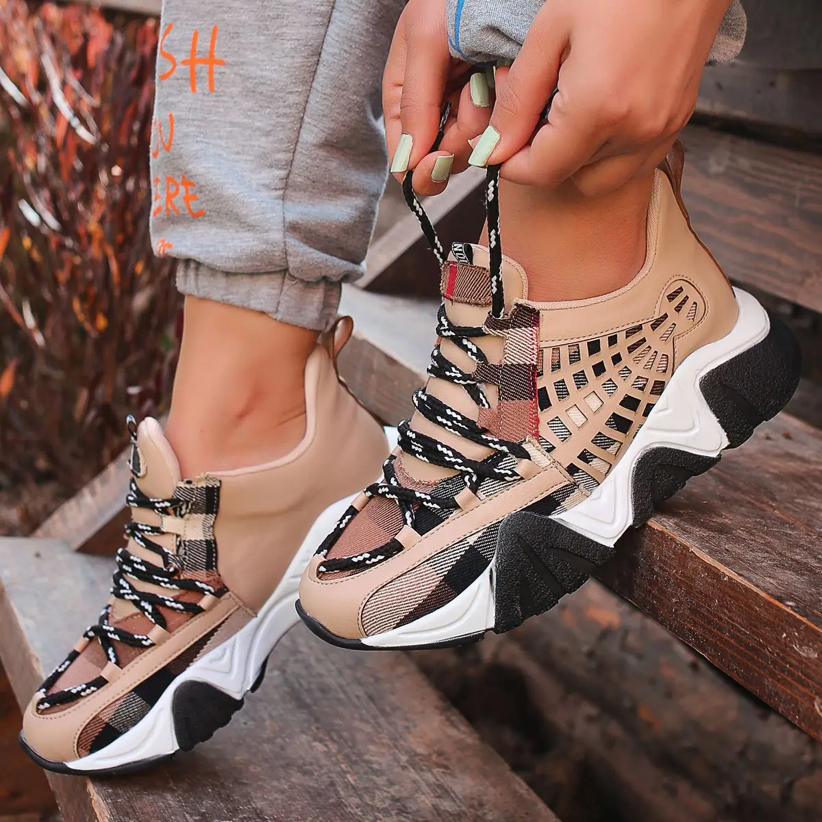 New Season Women's Luxury Mink Black Sole Women's Sports Shoes 1st Quality Anti-bacterial Artificial Leather
New Season Women's Luxury Mink Black Sole Women's Sports Shoes 1st Quality Anti-bacterial Artificial Leather