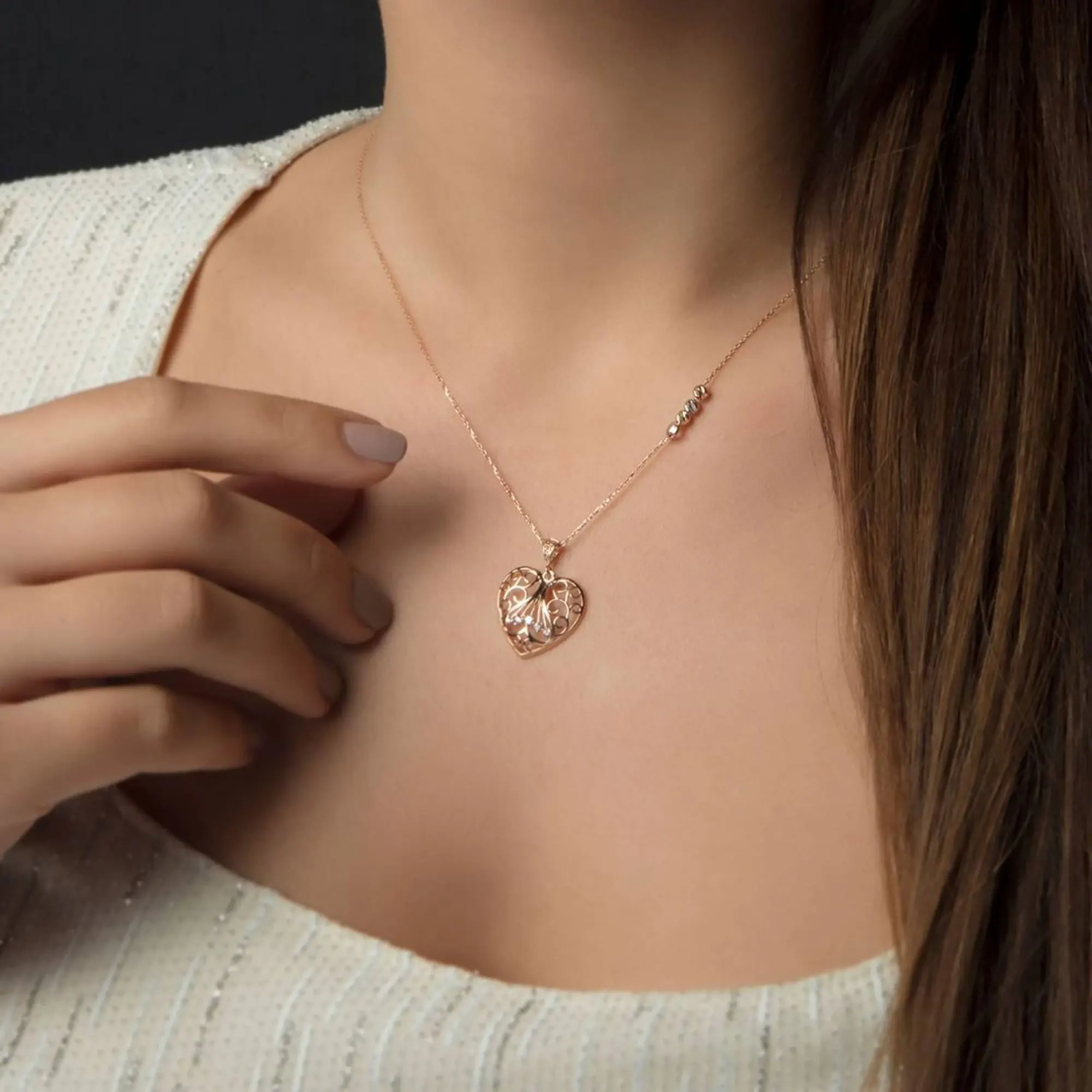 Heart Gold Necklace with Details - Gift for Her - Gift for Women - Birthday Gift
Heart Gold Necklace with Details - Gift for Her - Gift for Women - Birthday Gift