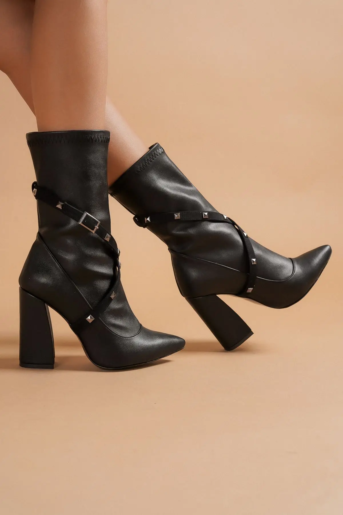 Milan Black Heels Women Boots New Season design women's high-heeled women's boots
Milan Black Heels Women Boots New Season design women's high-heeled women's boots