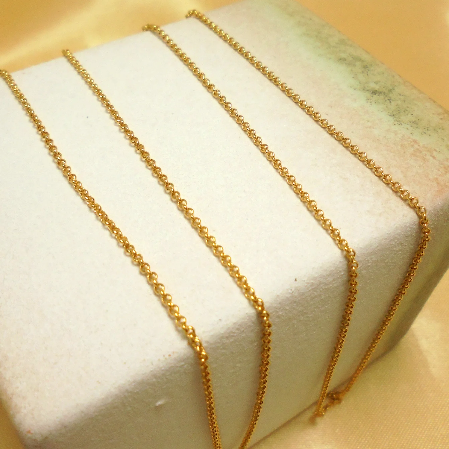 24K Gold Color Plated Brass Chains 1.3mm Cross Rings Chain Necklace Bracelet Chain
24K Gold Color Plated Brass Chains 1.3mm Cross Rings Chain Necklace Bracelet Chain
