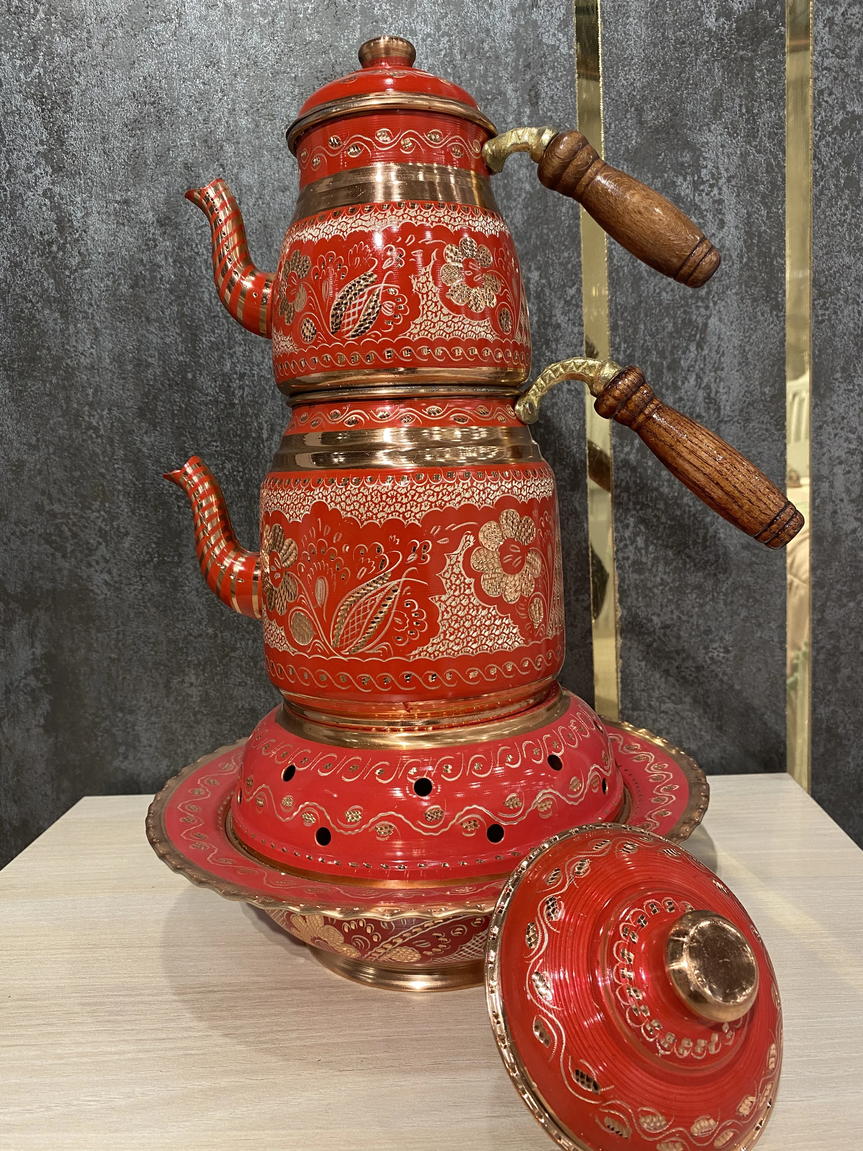 Menne 4-Piece Large Traditional Erzincan Handmade Copper Teapot Set and Copper Samovar
Menne 4-Piece Large Traditional Erzincan Handmade Copper Teapot Set and Copper Samovar