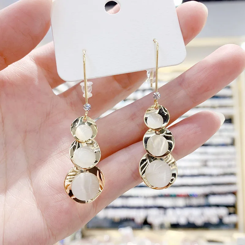 Gourd tassel earrings live the same opal earrings Korean version of the new temperament earrings personalized ear jewelry
Gourd tassel earrings live the same opal earrings Korean version of the new temperament earrings personalized ear jewelry