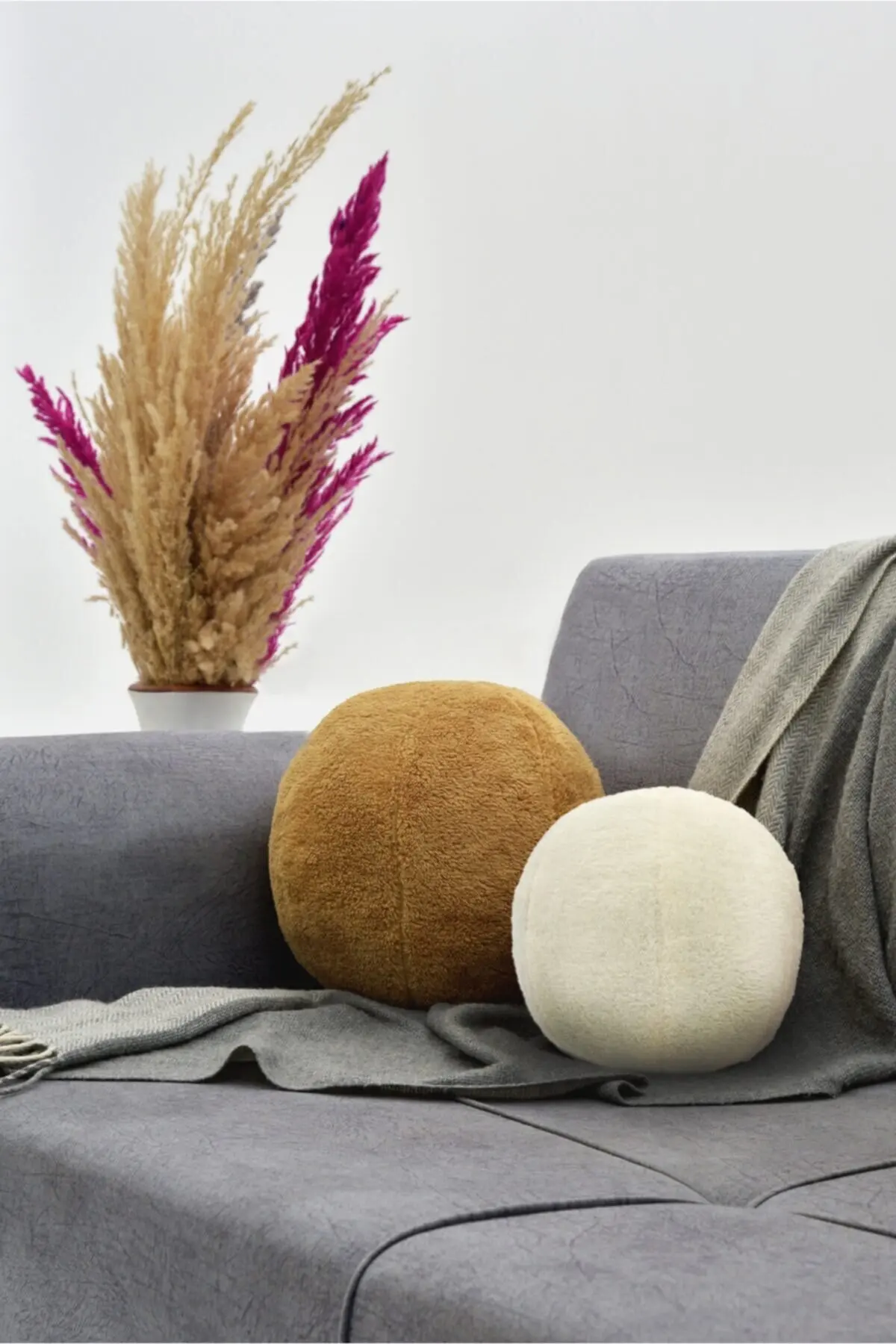 %100 Cotton Fabric Plush 2 Pieces Pillow Ball Shaped For Home Decorative Fuzzy Pillow Sofa Fluffy Pillow Round Desing New Style
%100 Cotton Fabric Plush 2 Pieces Pillow Ball Shaped For Home Decorative Fuzzy Pillow Sofa Fluffy Pillow Round Desing New Style