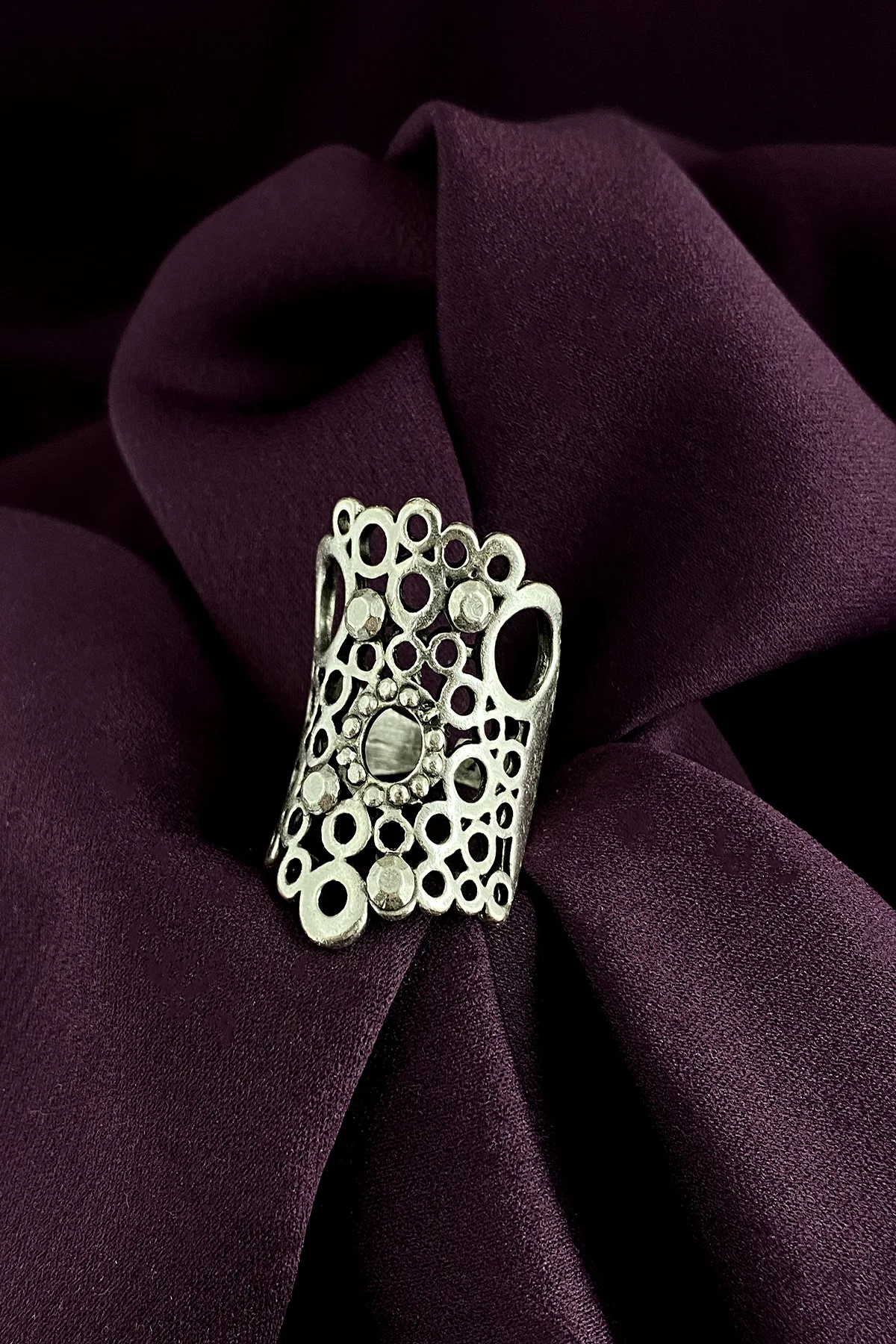 Foam Long Antique Silver Plated Adjustable Sized Ring
Foam Long Antique Silver Plated Adjustable Sized Ring