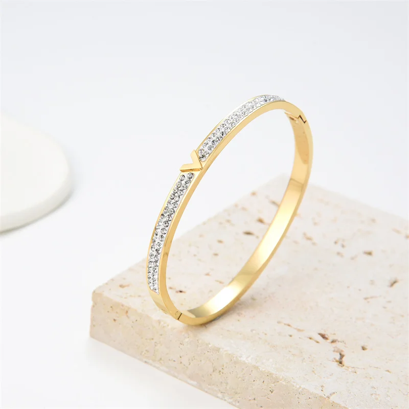 New Fashion Classic Inlay Full Zircon Bangle For Women Stainless Steel Gold Color V Design Bracelet Cuff Simple Trendy Jewelry
New Fashion Classic Inlay Full Zircon Bangle For Women Stainless Steel Gold Color V Design Bracelet Cuff Simple Trendy Jewelry