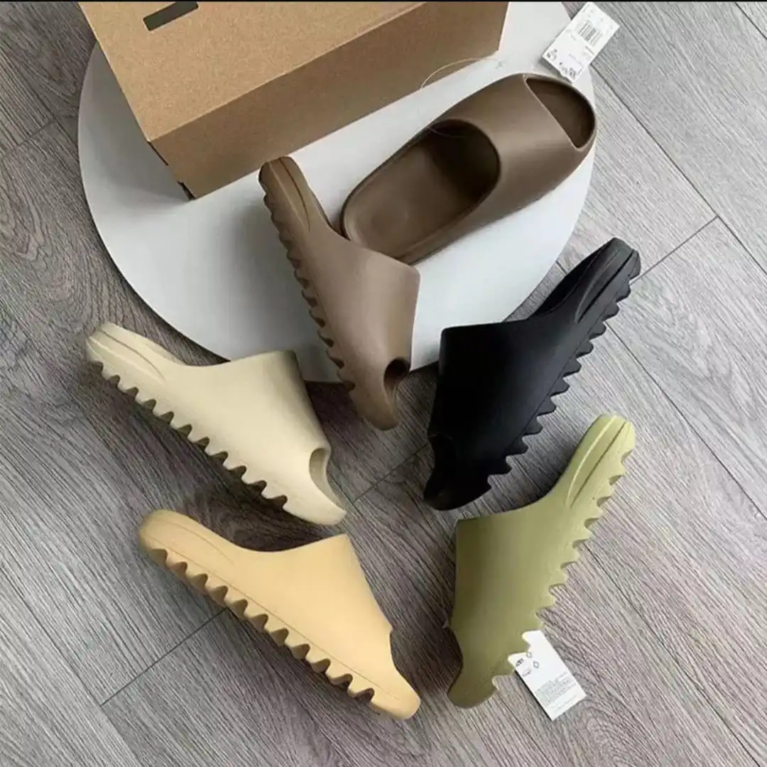2022 new fashion bestsellers, Unisex, non-slip sole, 22-47 size range available, comfortable and stylish slippers
2022 new fashion bestsellers, Unisex, non-slip sole, 22-47 size range available, comfortable and stylish slippers