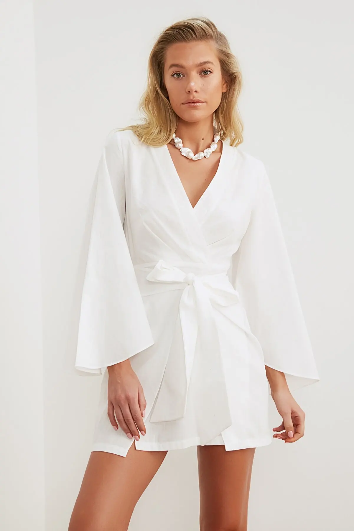 White, Cotton, Casual and Cottage, Casual, Zipper, Wide sleeve, Belt Ribbon, natural Woven Fabric
White, Cotton, Casual and Cottage, Casual, Zipper, Wide sleeve, Belt Ribbon, natural Woven Fabric