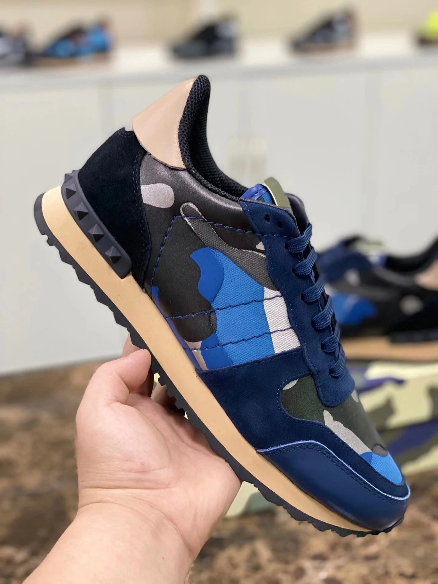 Real Leather Men Comfortable Shoes Thick Heel Camouflage Leisure Women Sneakers Star Pattern Lacing Up Flat Sport Runway Shoes
Real Leather Men Comfortable Shoes Thick Heel Camouflage Leisure Women Sneakers Star Pattern Lacing Up Flat Sport Runway Shoes