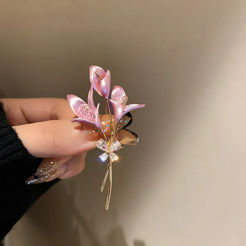 Crystal Pearl Flower Brooches For Women Fashion Cubic Zirconia Butterfly Rose Tulip Plant Pin Brooch Wedding Accessories Gift
Crystal Pearl Flower Brooches For Women Fashion Cubic Zirconia Butterfly Rose Tulip Plant Pin Brooch Wedding Accessories Gift