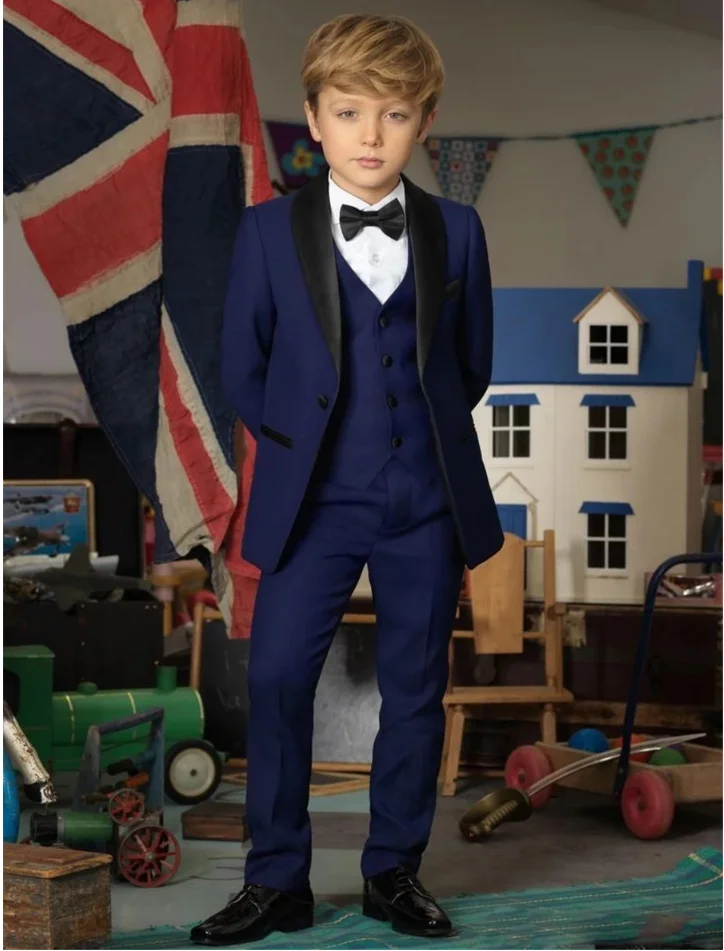 New Three Pieces Boys Wedding Groom Tuxedos Teens Tuxedos Custom Kids Children Party Casual Formal Tuxedos (Jacket+Vest+Pants)
New Three Pieces Boys Wedding Groom Tuxedos Teens Tuxedos Custom Kids Children Party Casual Formal Tuxedos (Jacket+Vest+Pants)