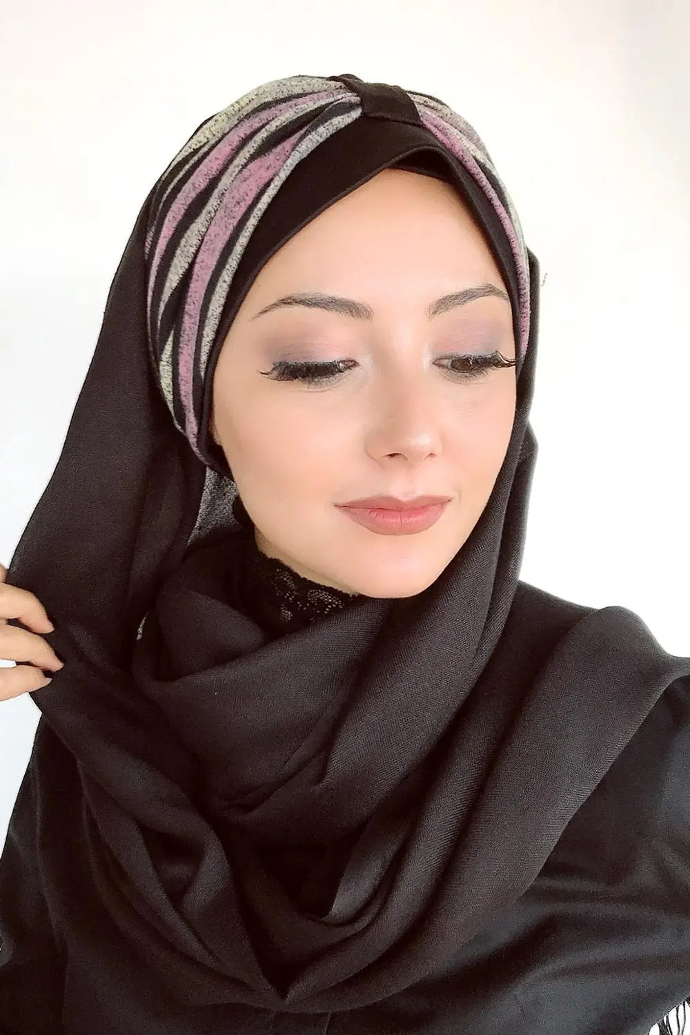 Yeni Moda Hijab Mslman Barts slami Kyafet Trban apka Fular Pembe Siyah izgili Bzg Detayl Hazr Siyah al
Yeni Moda Hijab Mslman Barts slami Kyafet Trban apka Fular Pembe Siyah izgili Bzg Detayl Hazr Siyah al