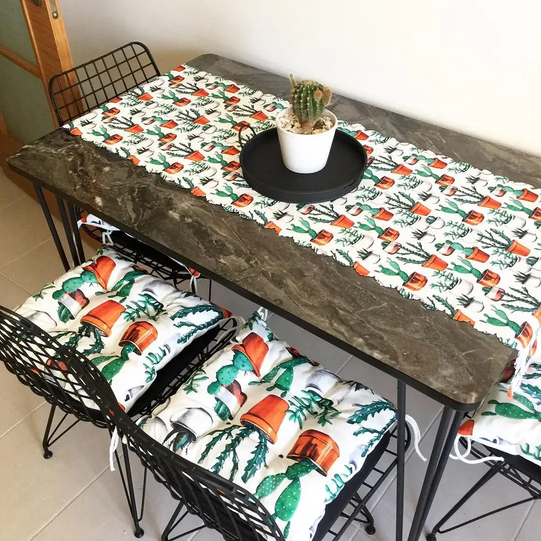 1 pcs Runner & 4 pcs Pofidik cushion Combination with cactus printed vivid and colorful cotton non-slip stain resistant fabric 
1 pcs Runner & 4 pcs Pofidik cushion Combination with cactus printed vivid and colorful cotton non-slip stain resistant fabric