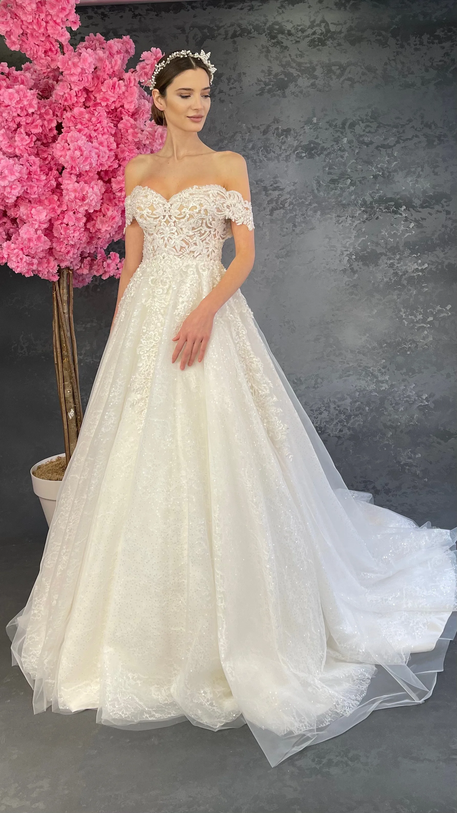 Women's White Off Shoulder Embroidered Lace A-Line Wedding Dress Bridesmaid Dresses Lace Tulle Skirt Bride Bridal Evening Luxury
Women's White Off Shoulder Embroidered Lace A-Line Wedding Dress Bridesmaid Dresses Lace Tulle Skirt Bride Bridal Evening Luxury