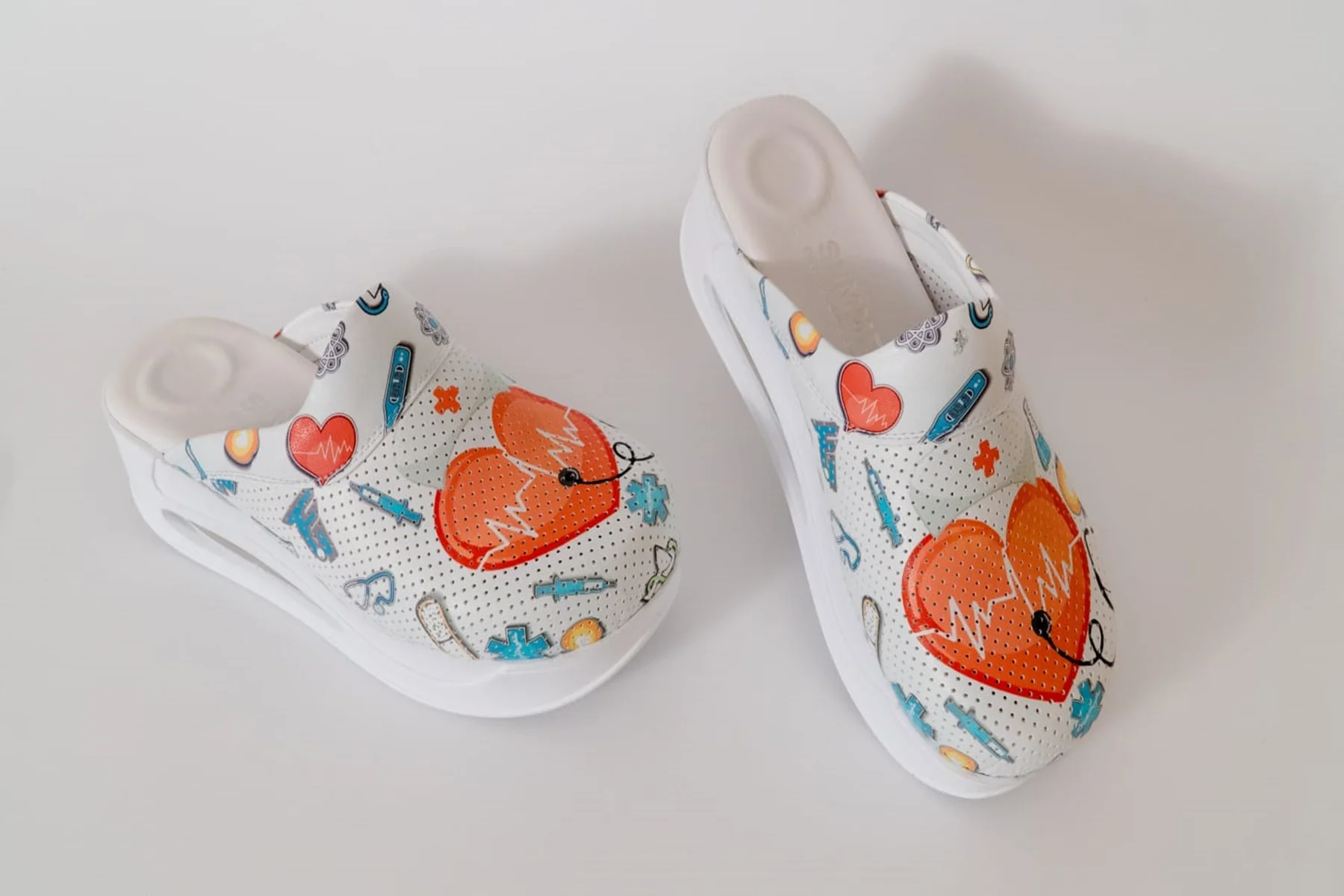 2022 New Orthopedic Sabo Women Slippers Sandals Shoes Nurse Doctor Hospital Medical Casual Quality Soft Comfort Anti-Slip Clogs
2022 New Orthopedic Sabo Women Slippers Sandals Shoes Nurse Doctor Hospital Medical Casual Quality Soft Comfort Anti-Slip Clogs