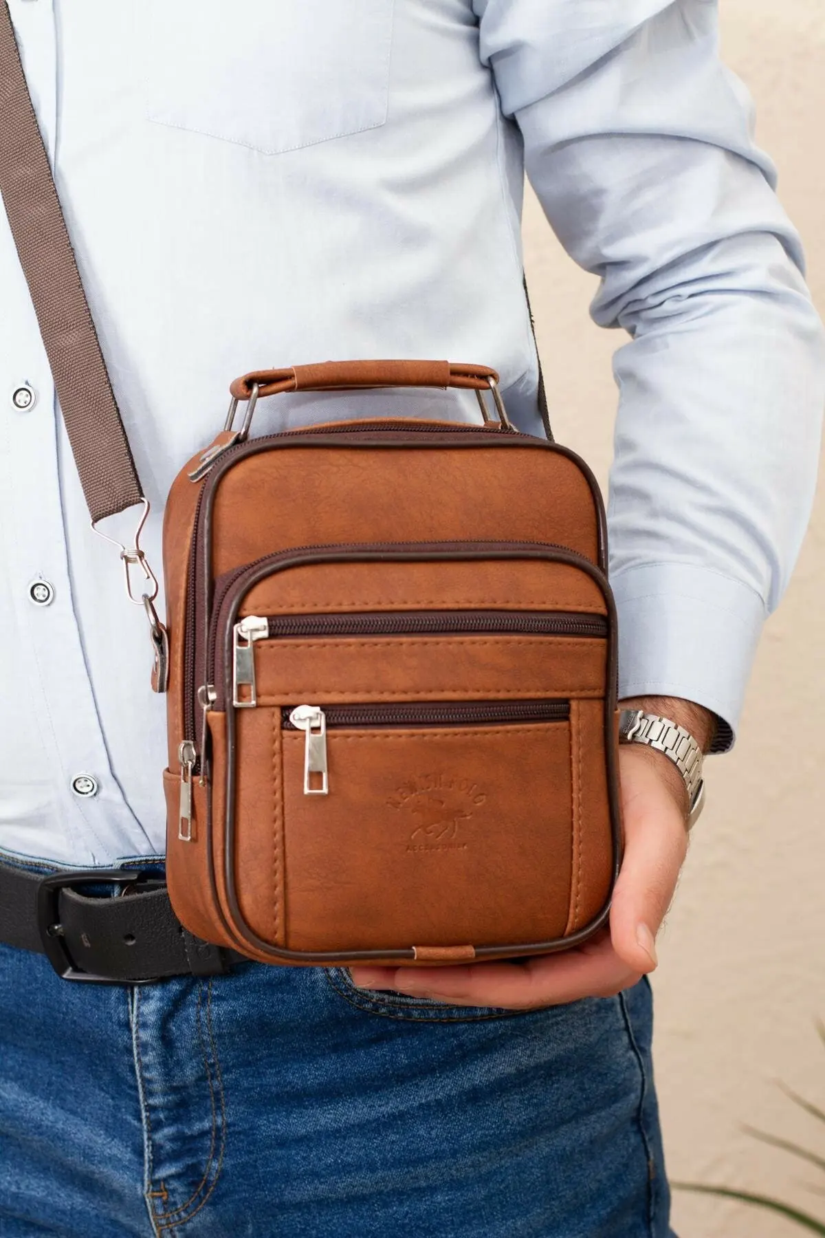 Mens Crossbody Messenger Shoulder High Quality PU Leather Tan Bag Elegant Design Casual Luxury Multifunctional Business Travel
Mens Crossbody Messenger Shoulder High Quality PU Leather Tan Bag Elegant Design Casual Luxury Multifunctional Business Travel
