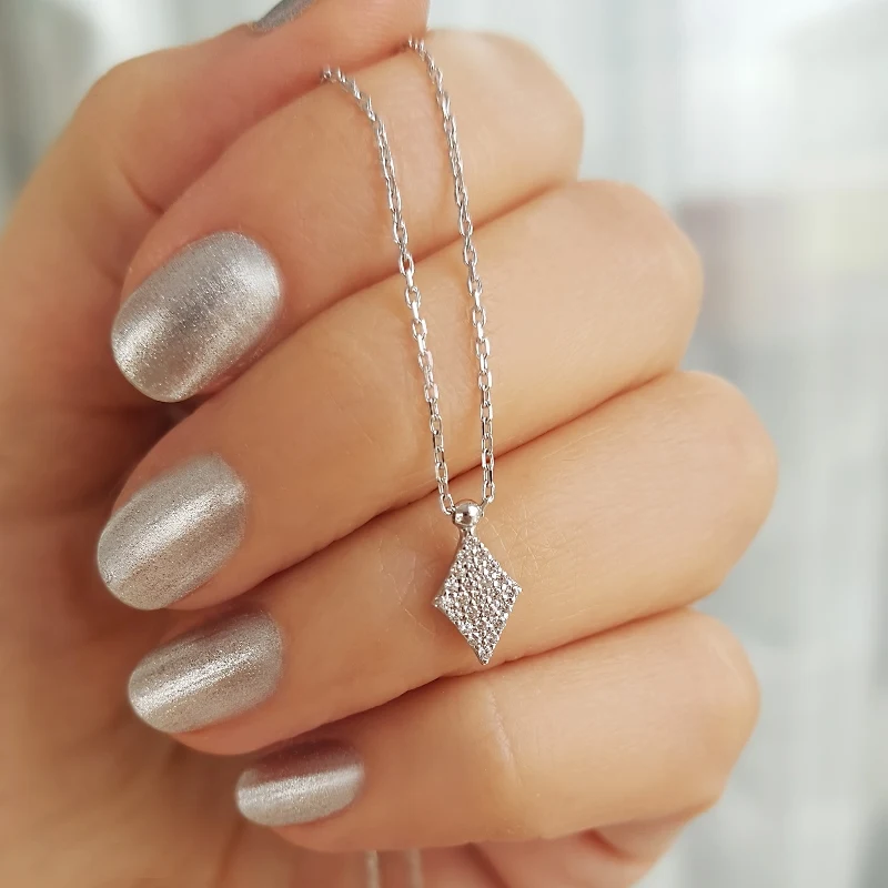 Vaoov 925 пробы Серебряное колье с подвеской с камнями Diamond Цепочки и ожерелья
Vaoov 925 пробы Серебряное колье с подвеской с камнями Diamond Цепочки и ожерелья