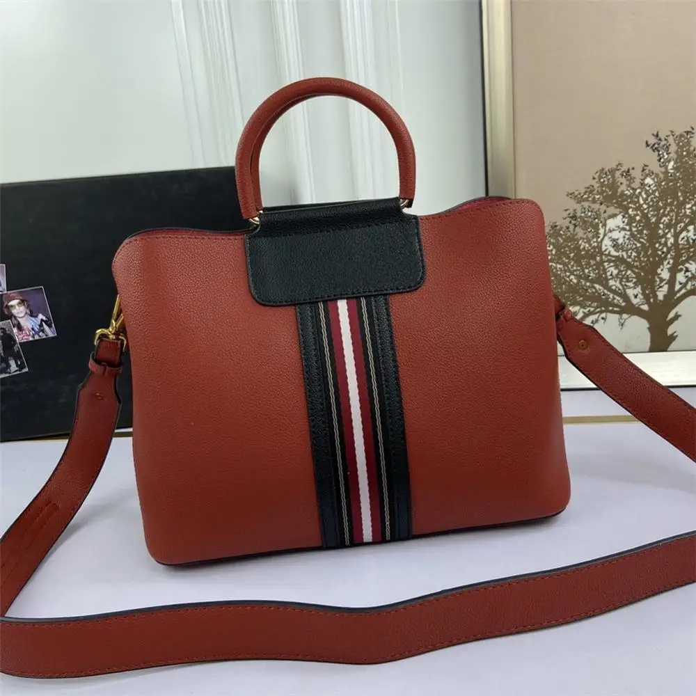 Pure Leather Ladies 2020 Autumn And Winter New Fashion Trend Luxury Striped Handbag Diagonal Bag
Pure Leather Ladies 2020 Autumn And Winter New Fashion Trend Luxury Striped Handbag Diagonal Bag