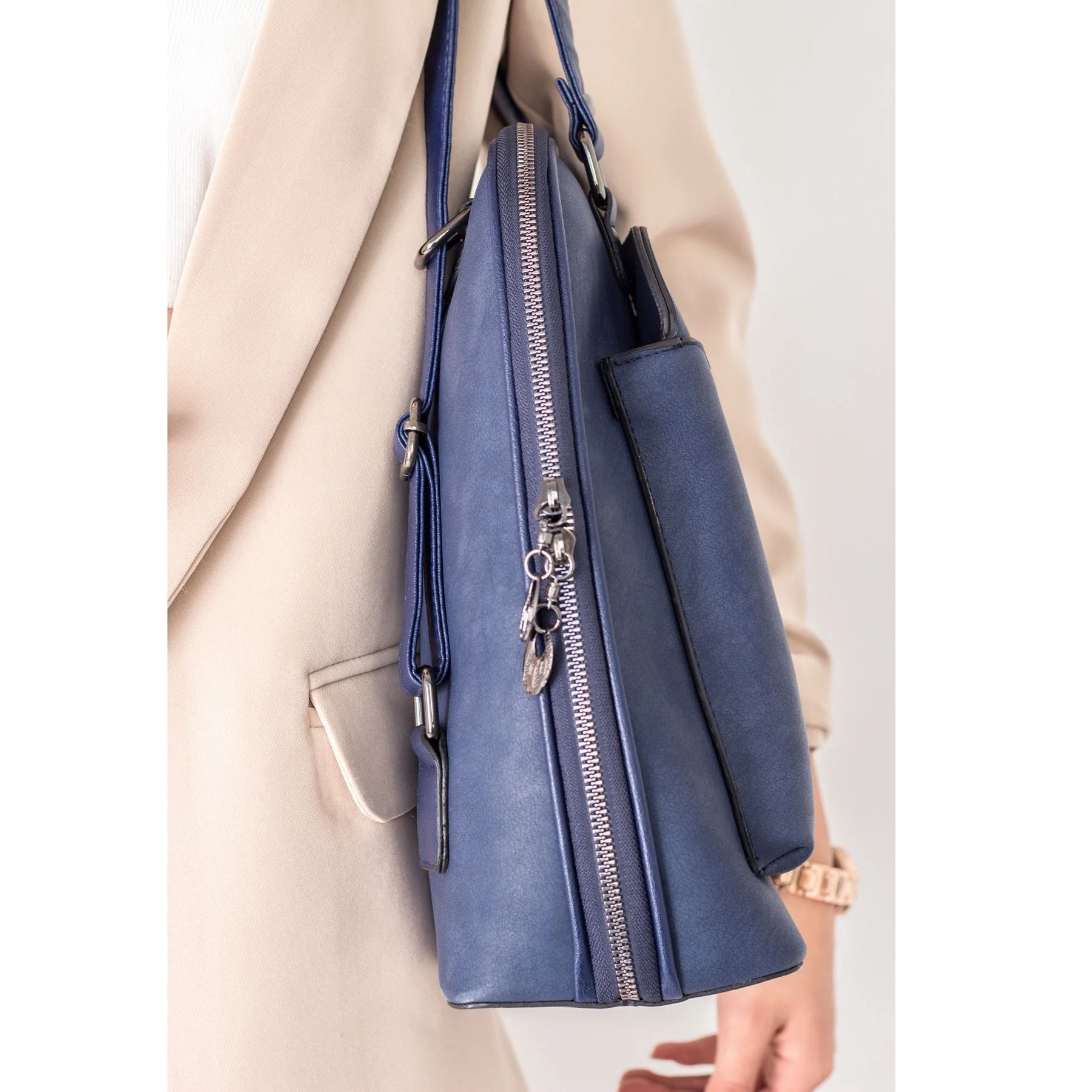 Blue Color Women Lady Trend Fashion Zippered Waist Shoulder and Crossbody Pu Leather Bag
Blue Color Women Lady Trend Fashion Zippered Waist Shoulder and Crossbody Pu Leather Bag