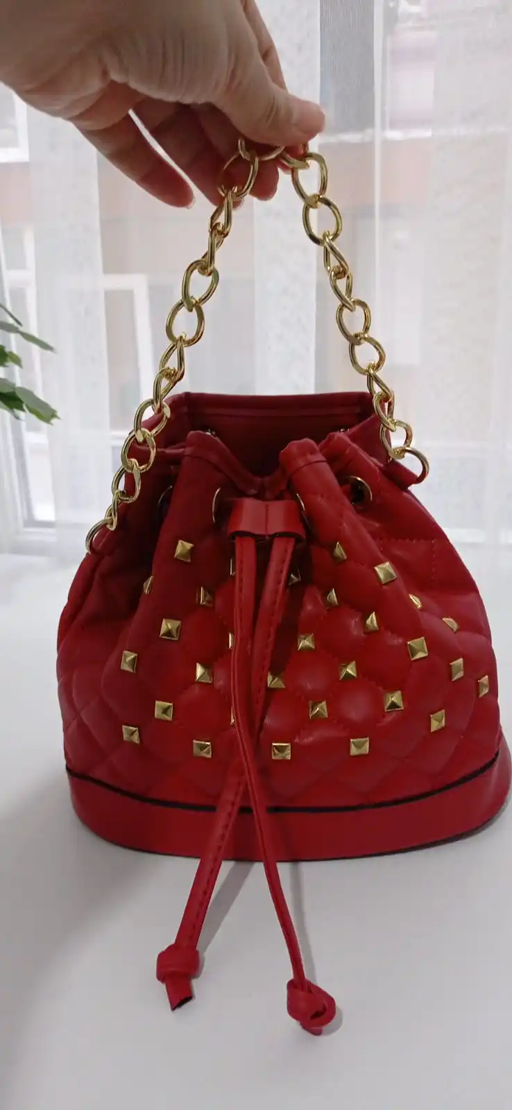 Staple detailed women's bag, stylish, elegant, latest fashion, with a rich stance
Staple detailed women's bag, stylish, elegant, latest fashion, with a rich stance