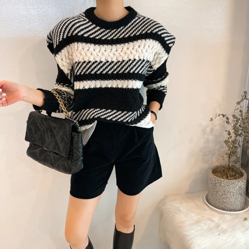 Spring New Elegant Women Fashion Knitted Pullover Long Sleeve Striped Sweater Casual Clothes Korean Style Tops
Spring New Elegant Women Fashion Knitted Pullover Long Sleeve Striped Sweater Casual Clothes Korean Style Tops