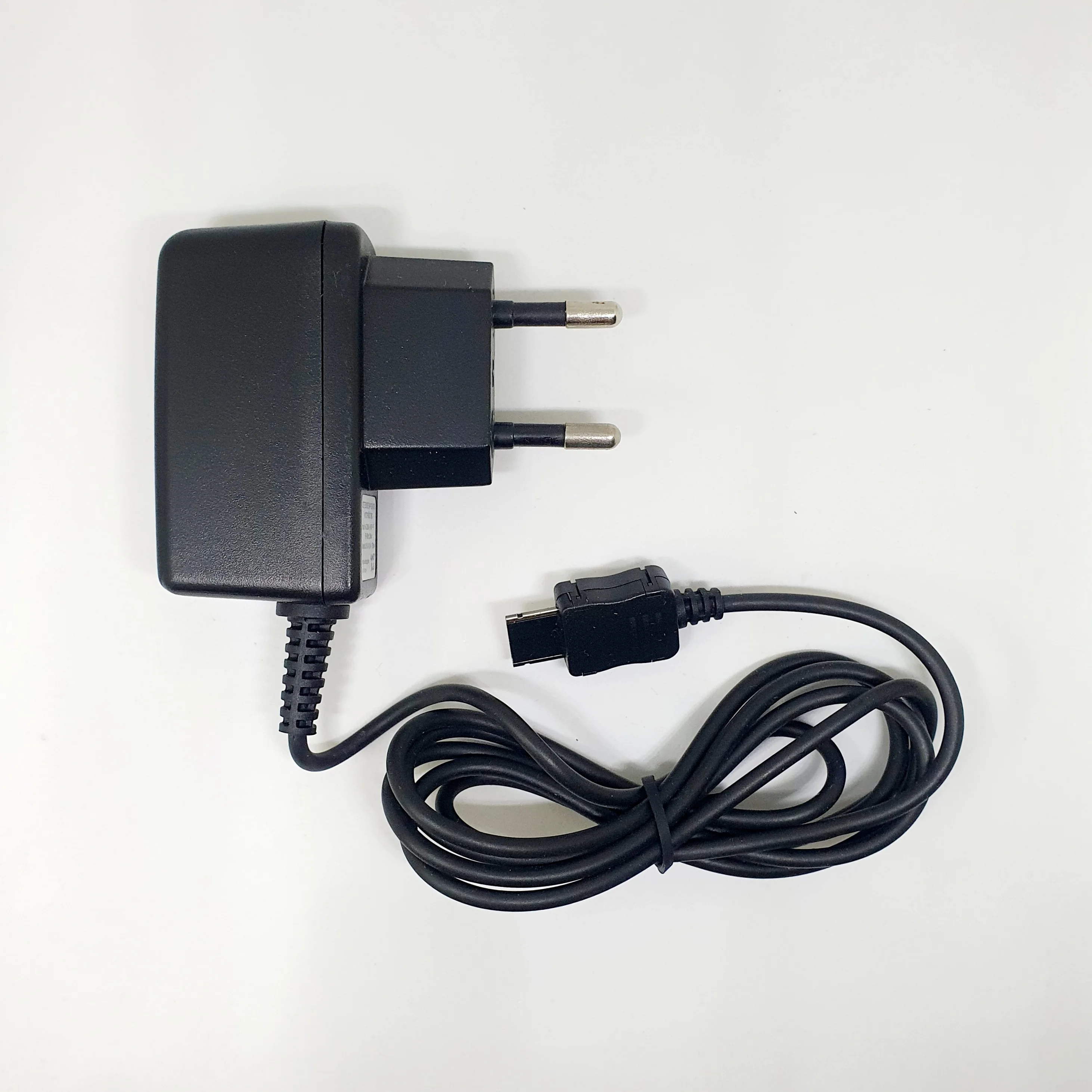 Зарядное устройство Samsung D800 C170 D520 D820 D830 D840 D900 D900i E200 E250 E390 E420 E480 E490 E500 E570 E590 E740 E780 |