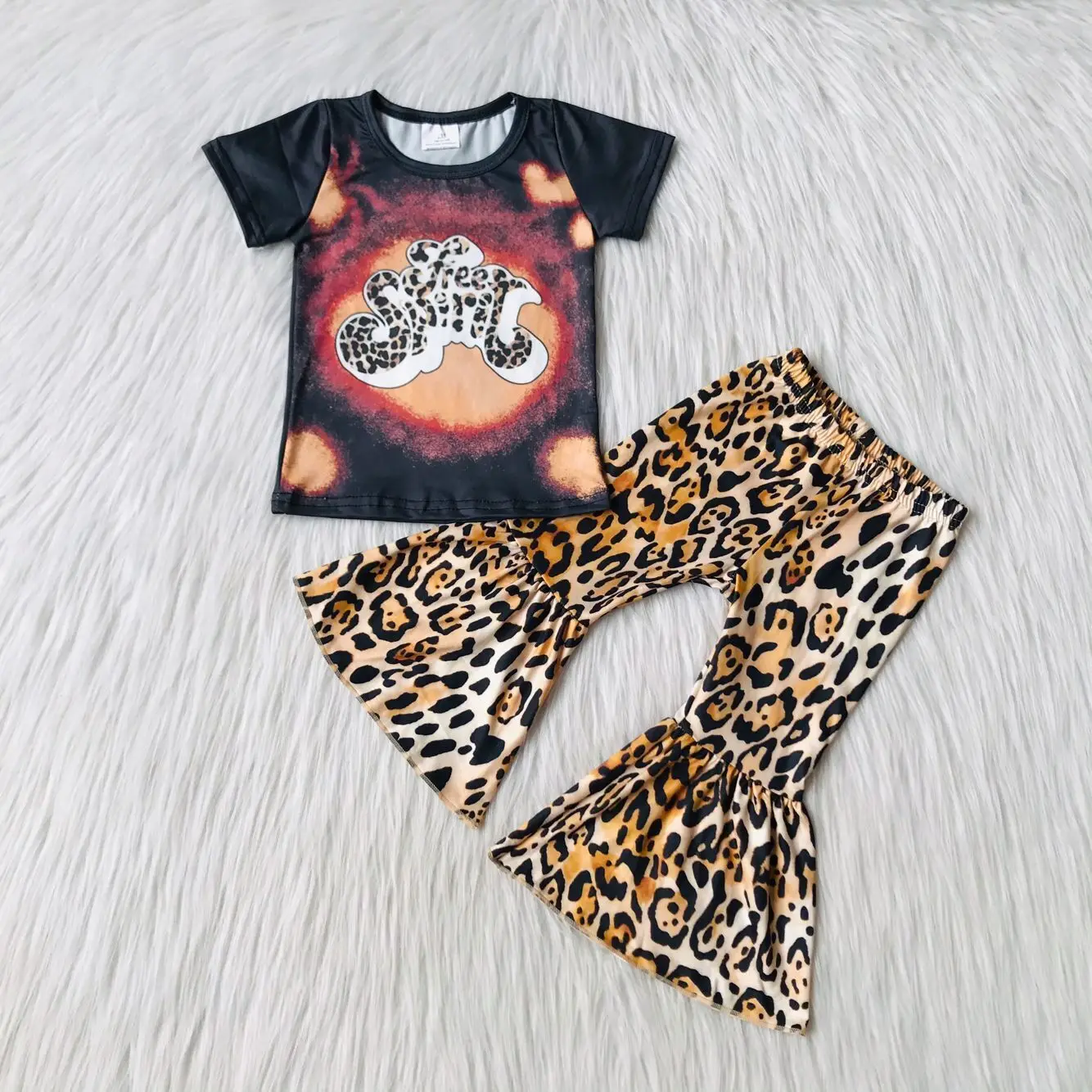 Spring New Arrived Baby Girls Black Leopard Outfits Short Sleeves Shirt Bell Bottom Pants Kids Sets Children Clothes Boutique
Spring New Arrived Baby Girls Black Leopard Outfits Short Sleeves Shirt Bell Bottom Pants Kids Sets Children Clothes Boutique