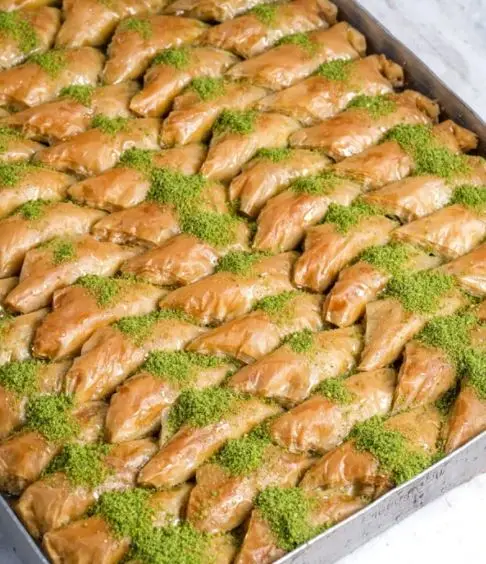 WITH A WONDERFUL TASTE AND AMAZING AROMA WITH LOTS OF MATERIAL SPECIAL ŞÖBİYET BAKLAVA 1 KG FREE SHIPPING .
WITH A WONDERFUL TASTE AND AMAZING AROMA WITH LOTS OF MATERIAL SPECIAL ŞÖBİYET BAKLAVA 1 KG FREE SHIPPING .