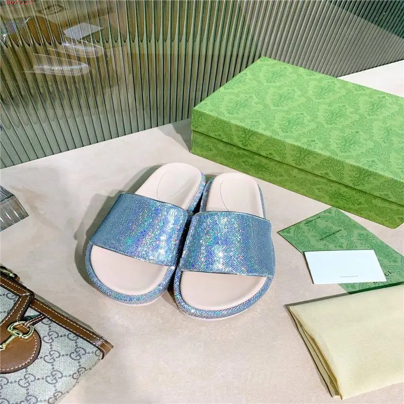 Fashion leather ladies wear slippers Ladies thick-soled summer slippers for heightening Blue and rose
Fashion leather ladies wear slippers Ladies thick-soled summer slippers for heightening Blue and rose