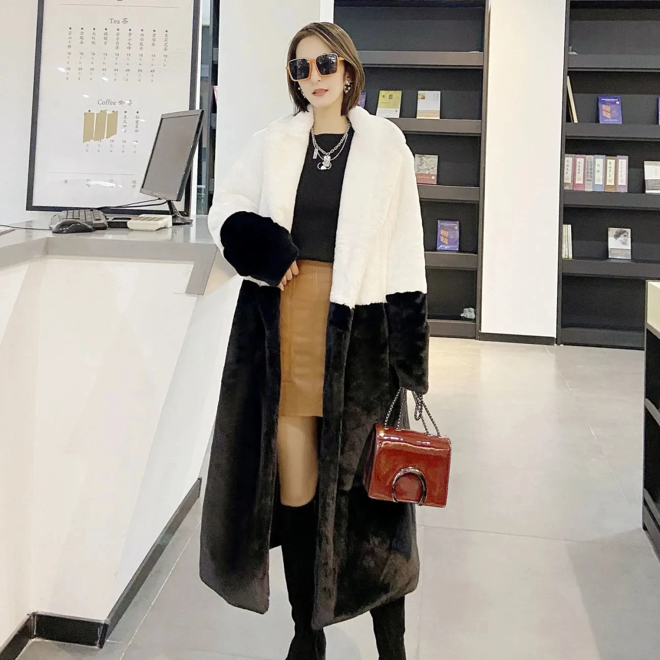 New Two Tone Korean Style Loose Faux Mink Fur Overcoat Outwear Midi Long Blue Duffle Coat Woolly Tailored Collar Women's Coat
New Two Tone Korean Style Loose Faux Mink Fur Overcoat Outwear Midi Long Blue Duffle Coat Woolly Tailored Collar Women's Coat