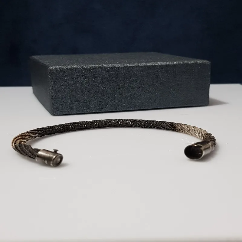 Handcrafted 999 sterling 100% silver Unisex Bracelet.
Handcrafted 999 sterling 100% silver Unisex Bracelet.