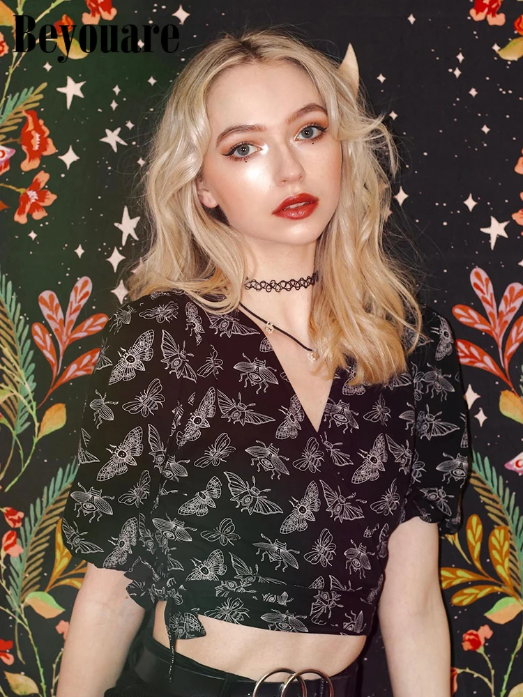 Beyouare Y2K Women Black Shirt V Neck Short Sleeve Bandage Cropped Top Gothic Harajuku Slim Short Tops Vintage Casual Streetwear
Beyouare Y2K Women Black Shirt V Neck Short Sleeve Bandage Cropped Top Gothic Harajuku Slim Short Tops Vintage Casual Streetwear