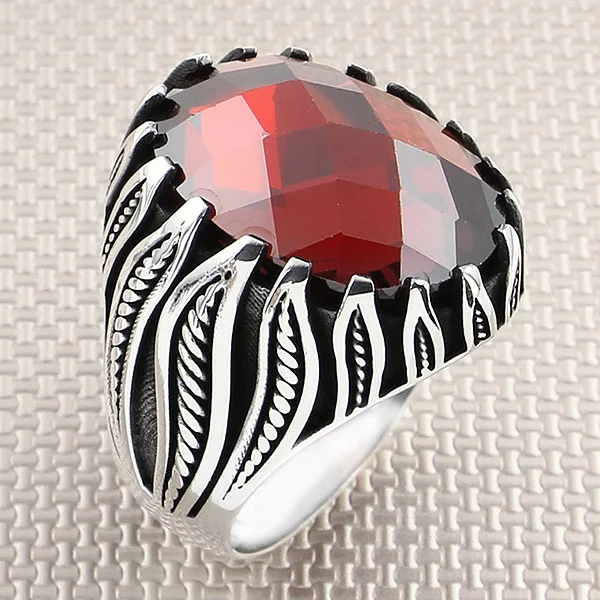 

Мужское серебряное кольцо с витым узором, овальным красным цирконом, ручной работы