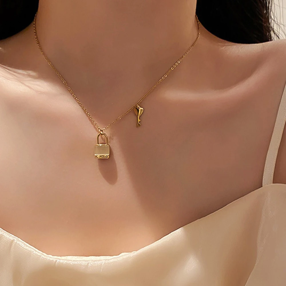 Cute Key Chain Lock Pendant Necklace for Women Gold Color Aesthetic Kpop Jewelry on the Neck Vintage Accessories for Girls Gifts
Cute Key Chain Lock Pendant Necklace for Women Gold Color Aesthetic Kpop Jewelry on the Neck Vintage Accessories for Girls Gifts