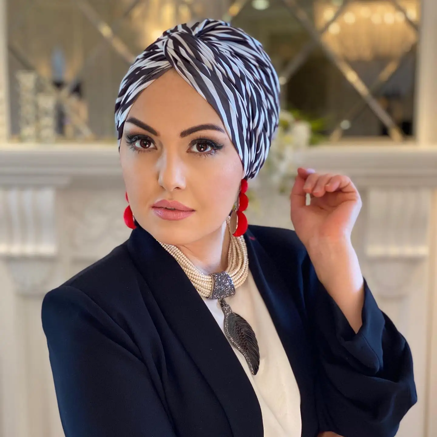 2021 Trendy suede turban caps for women tesettür muslim hijab scarf india african head wraps turbante mujer headscarf bonnet
2021 Trendy suede turban caps for women tesettür muslim hijab scarf india african head wraps turbante mujer headscarf bonnet