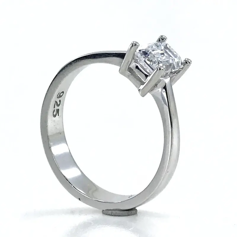 

Baget Swarovski 2.00 Carat Cubic Zirconia Engagement Silver Ring