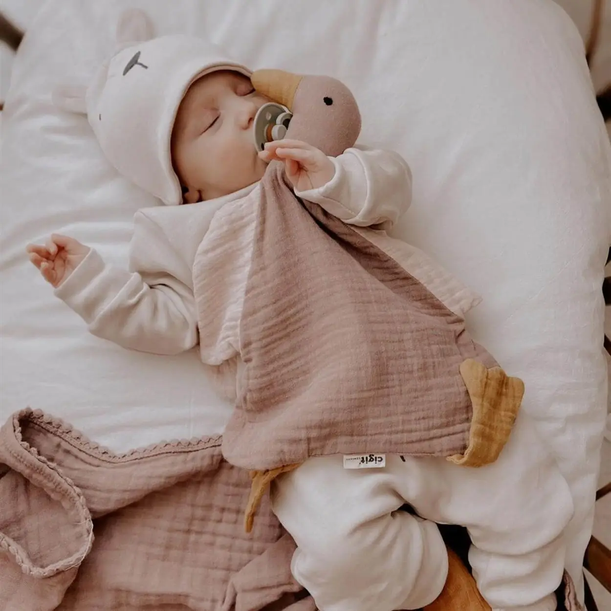 Soft Newborn Baby Sleeping Dolls Kids Fashion Sleep Toy Duck Cotton Baby Soft Plush Toys ,Animal Toys 35 cm Towel Bib for Xmas
Soft Newborn Baby Sleeping Dolls Kids Fashion Sleep Toy Duck Cotton Baby Soft Plush Toys ,Animal Toys 35 cm Towel Bib for Xmas