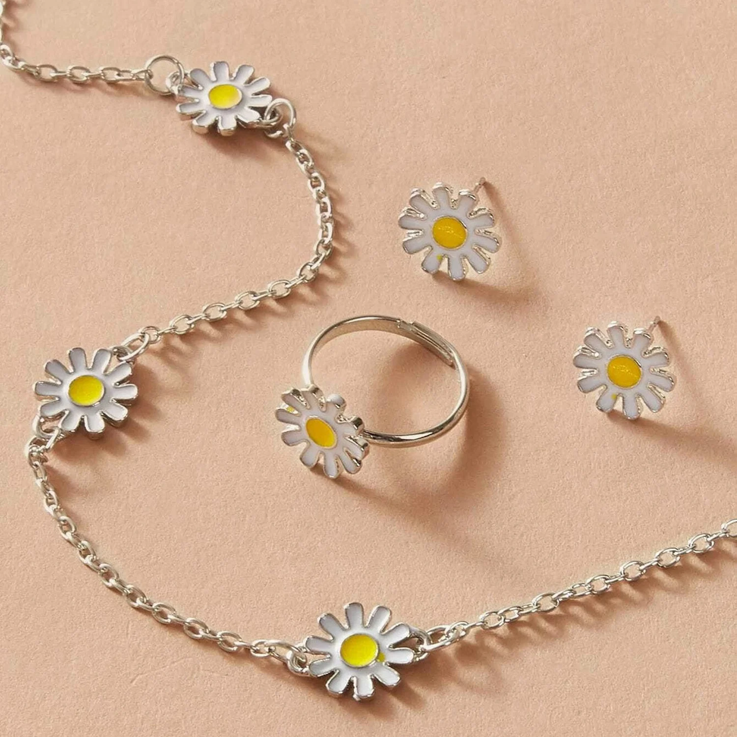 Korean Daisy Sunflower Pendant Earring Necklace For Women Enamel Flowers Clavicle Chain Choker Earrings Ring Set Party Jewelry
Korean Daisy Sunflower Pendant Earring Necklace For Women Enamel Flowers Clavicle Chain Choker Earrings Ring Set Party Jewelry