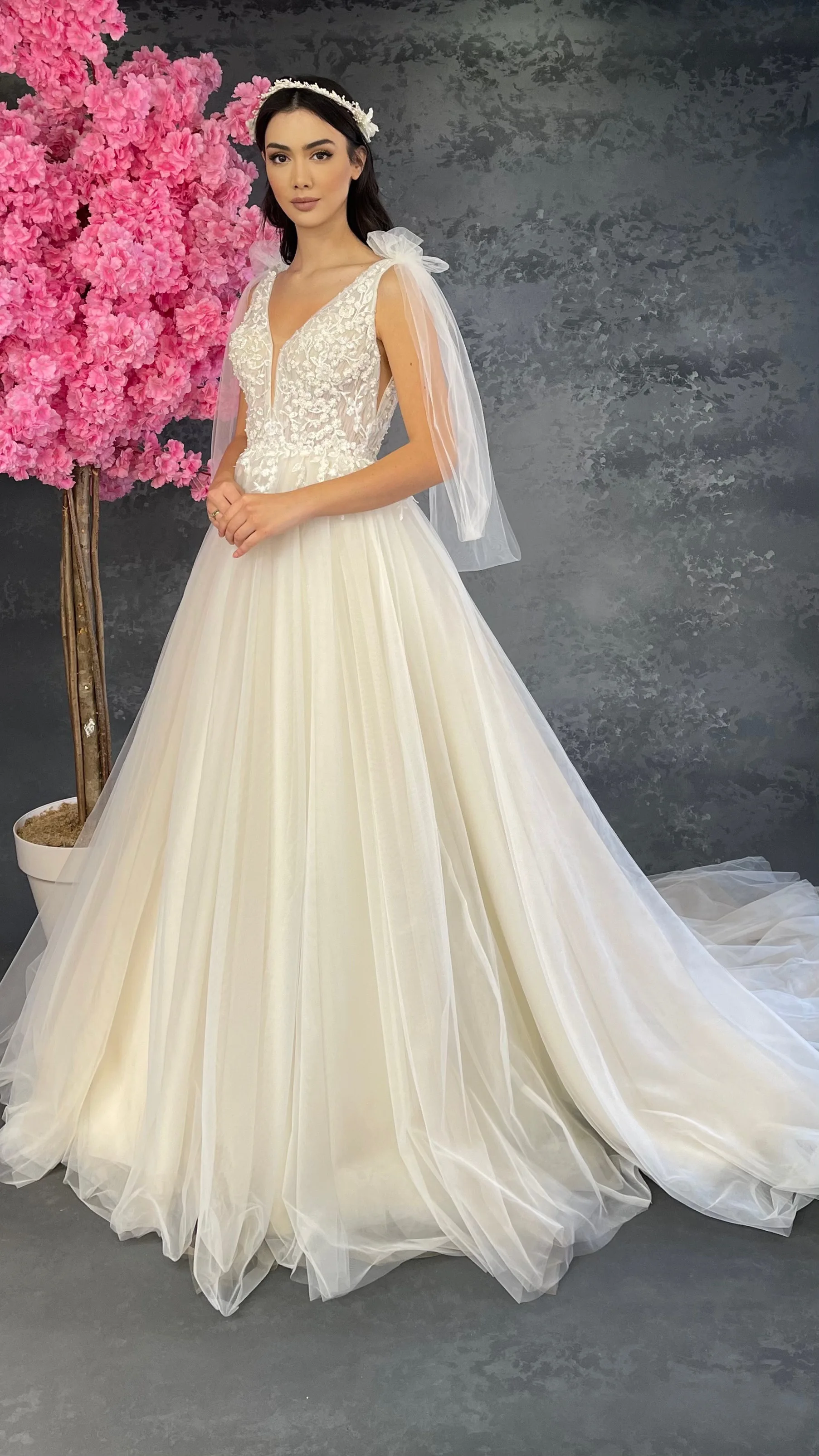 Women's Cream Bow Detailed V-Neck A-Line Wedding Dress Mariage Bridesmaid Party Evening Dress Bride Bridal Quality Fabric
Women's Cream Bow Detailed V-Neck A-Line Wedding Dress Mariage Bridesmaid Party Evening Dress Bride Bridal Quality Fabric