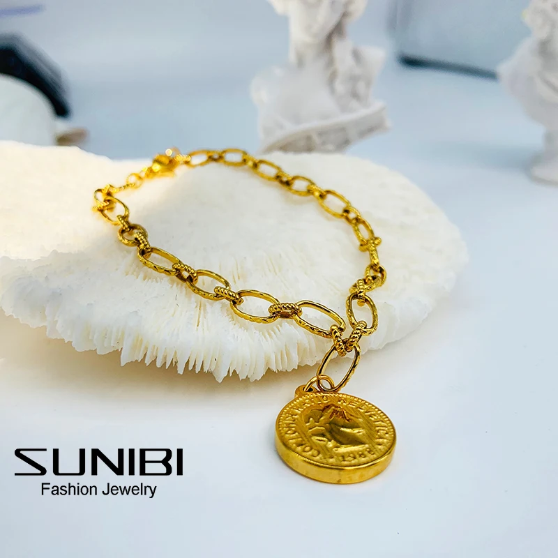 2022 New Retro Stainless Steel Bracelet for Women Portrait Round Coin Gold Chain Girl Glamour Bracelets on Hand Jewelry Gifts
2022 New Retro Stainless Steel Bracelet for Women Portrait Round Coin Gold Chain Girl Glamour Bracelets on Hand Jewelry Gifts
