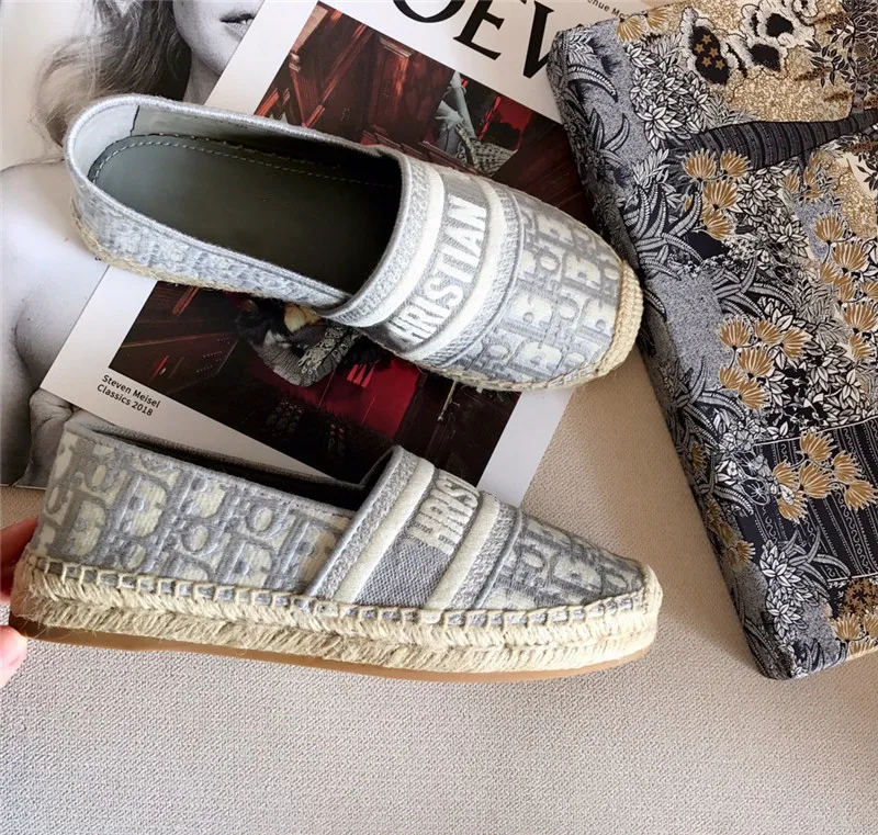 Luxury Designer Women's Woven Flat Casual Shoes Top quality Stereoscopic Letters Breathable Hollow Fisherman Shoes
Luxury Designer Women's Woven Flat Casual Shoes Top quality Stereoscopic Letters Breathable Hollow Fisherman Shoes