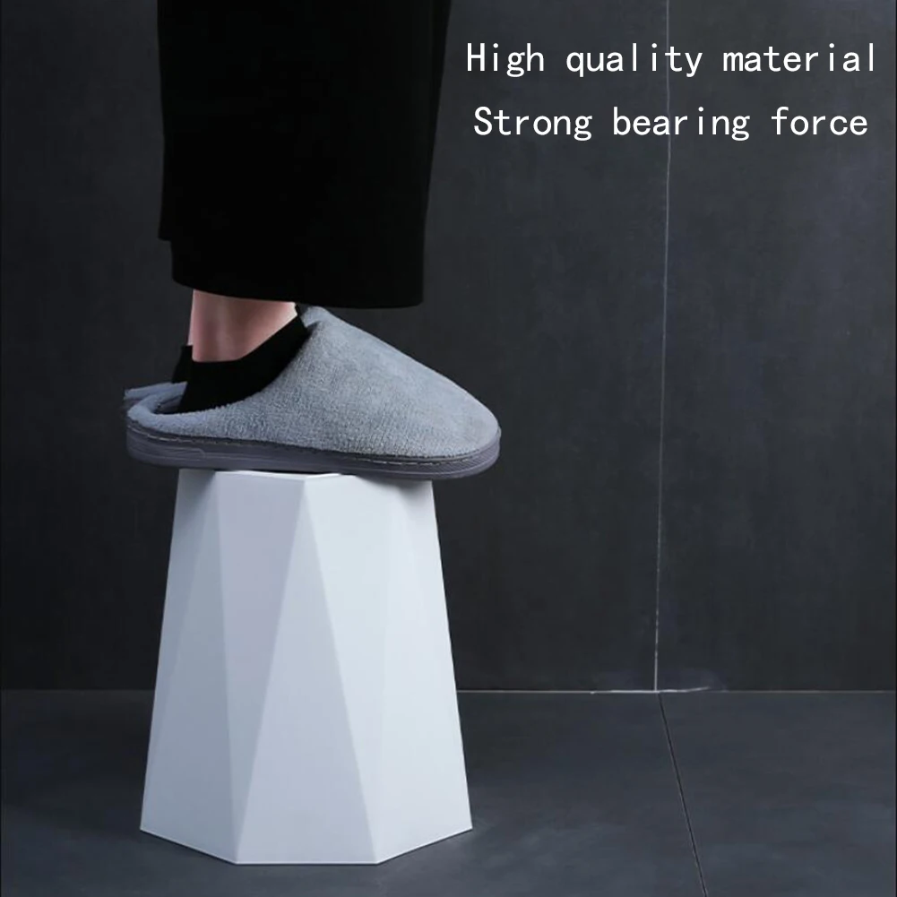 Modern Nordic Style Diamond Trash Can Rolling Cover Type Trash Can Durable Plastic Waste Bin for Home Office
Modern Nordic Style Diamond Trash Can Rolling Cover Type Trash Can Durable Plastic Waste Bin for Home Office