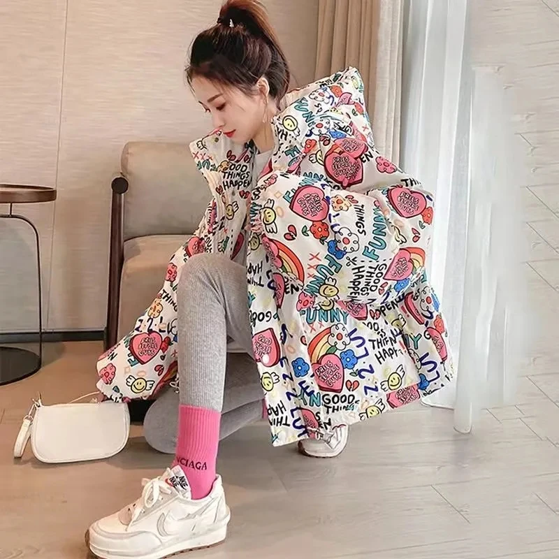 Women's Down Cotton Jacket Short Parkas 2021 New Printed Loose Warm Thick Bread Jacket Female Hooded Oversize Cotton Coat
Women's Down Cotton Jacket Short Parkas 2021 New Printed Loose Warm Thick Bread Jacket Female Hooded Oversize Cotton Coat