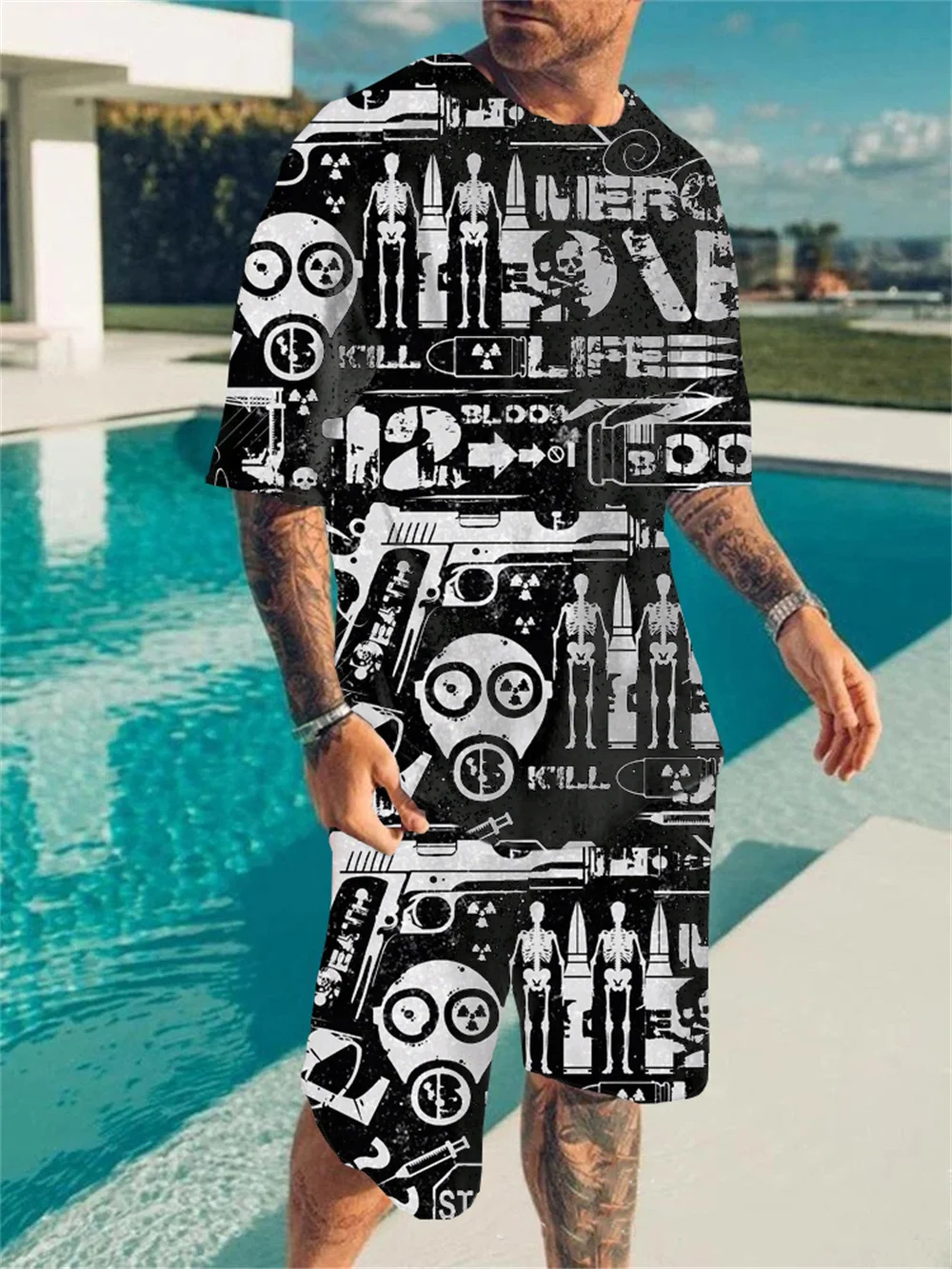 Костюм мужской летний из футболки и шортов с принтом скелета
Костюм мужской летний из футболки и шортов с принтом скелета