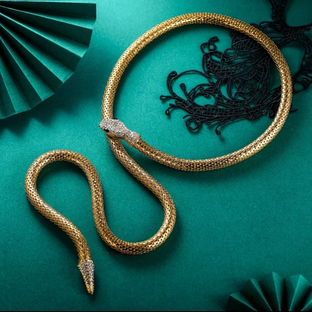 High Quality Crystal Gold Color Snake Coiled Magnet Metal Necklace Bracelet Belt Women Collier Animal Jewelry Party Femme Bijoux
High Quality Crystal Gold Color Snake Coiled Magnet Metal Necklace Bracelet Belt Women Collier Animal Jewelry Party Femme Bijoux