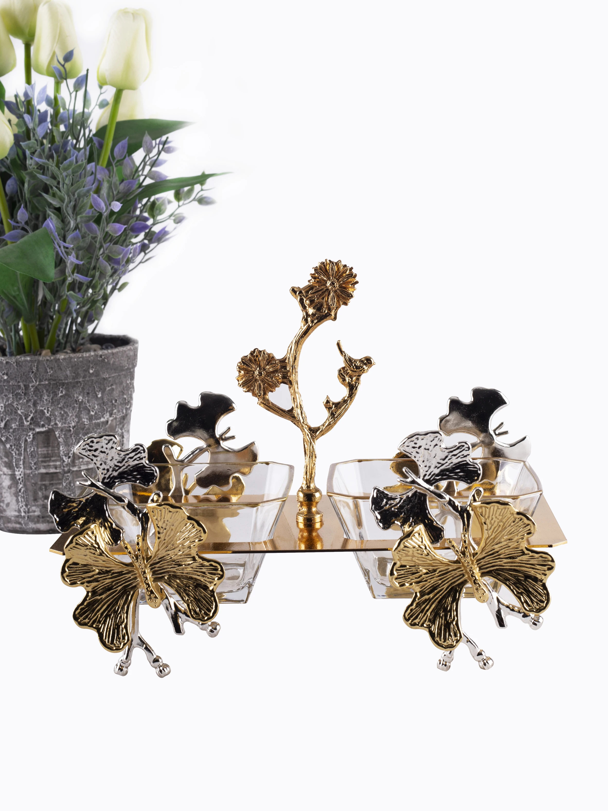 2 Compartment Snack Chocolate Candy Nuts Service Plate Gold Colour Flower Butterly Design High Quality Metal Glass Material
2 Compartment Snack Chocolate Candy Nuts Service Plate Gold Colour Flower Butterly Design High Quality Metal Glass Material