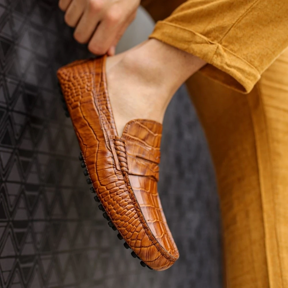 2020 new fashion men casual shoes brand leather men loafer shoes Moccasins slip on men's Flats male driving
2020 new fashion men casual shoes brand leather men loafer shoes Moccasins slip on men's Flats male driving