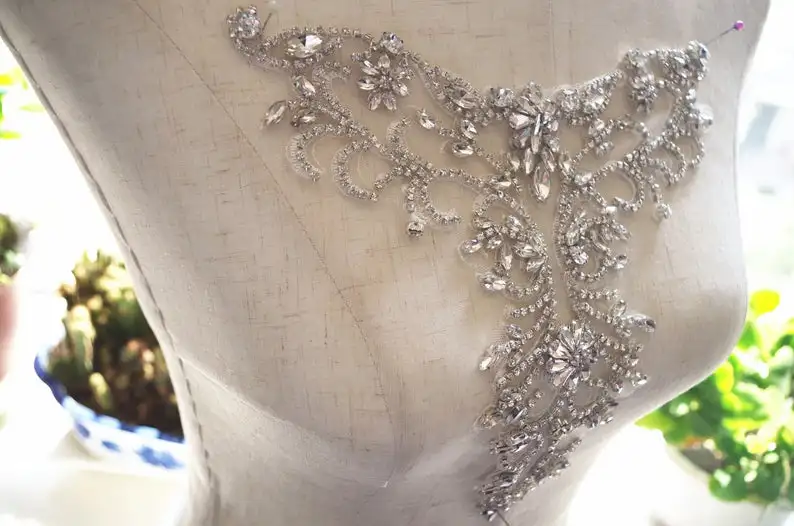 1 PC Deluxe Rhinestone Bodice Applique Crystal Bodice Applique For Wedding Dress Heavy Bead Applique Bodice
1 PC Deluxe Rhinestone Bodice Applique Crystal Bodice Applique For Wedding Dress Heavy Bead Applique Bodice